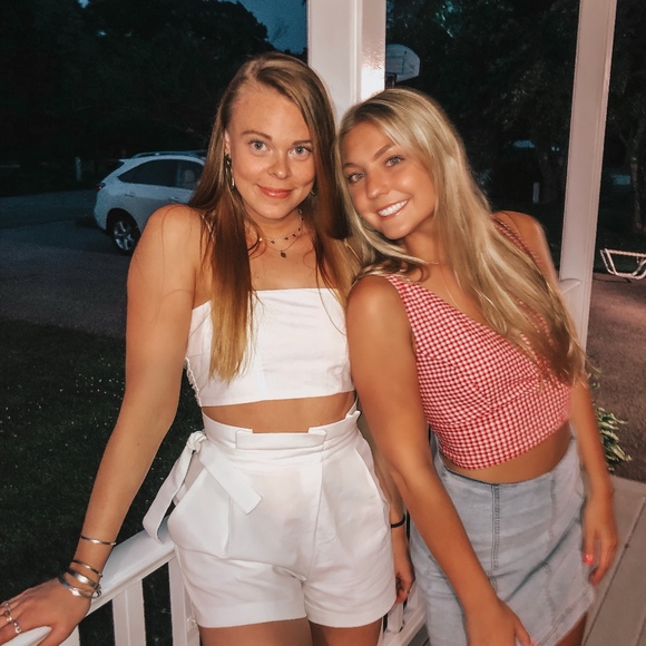 Meet your Posher, Cara - Picture 3 of 4